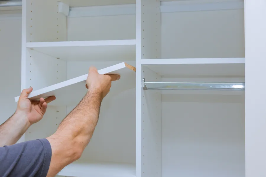 Benefits of Hiring a Carpenter for Built-In Shelf Installation in Brooklyn, NY